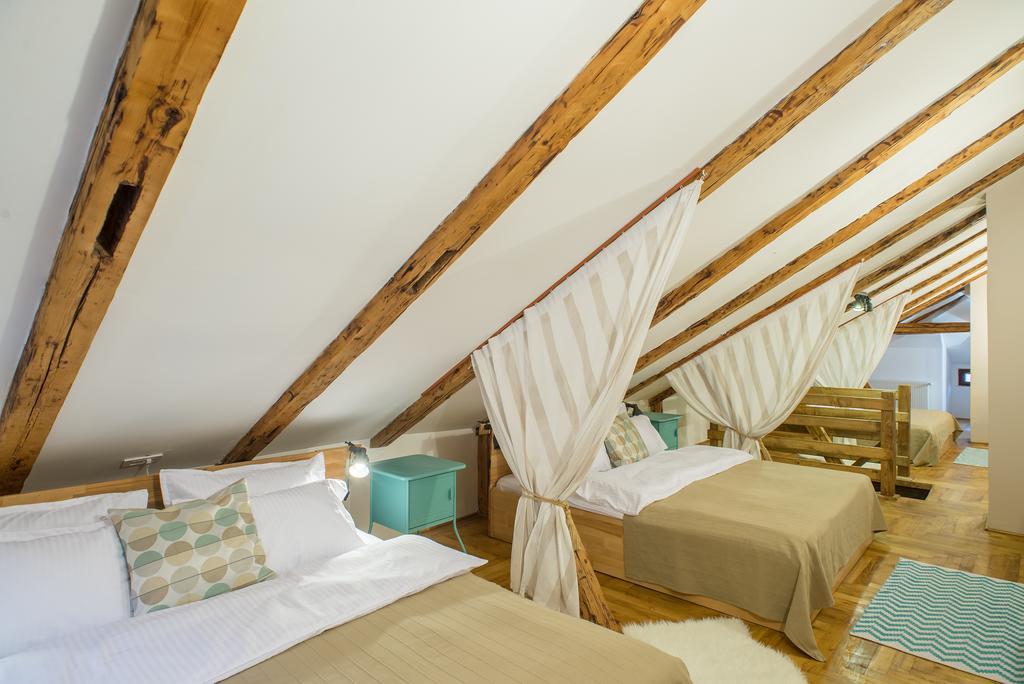 Hotel Drachenhaus à Braşov Extérieur photo