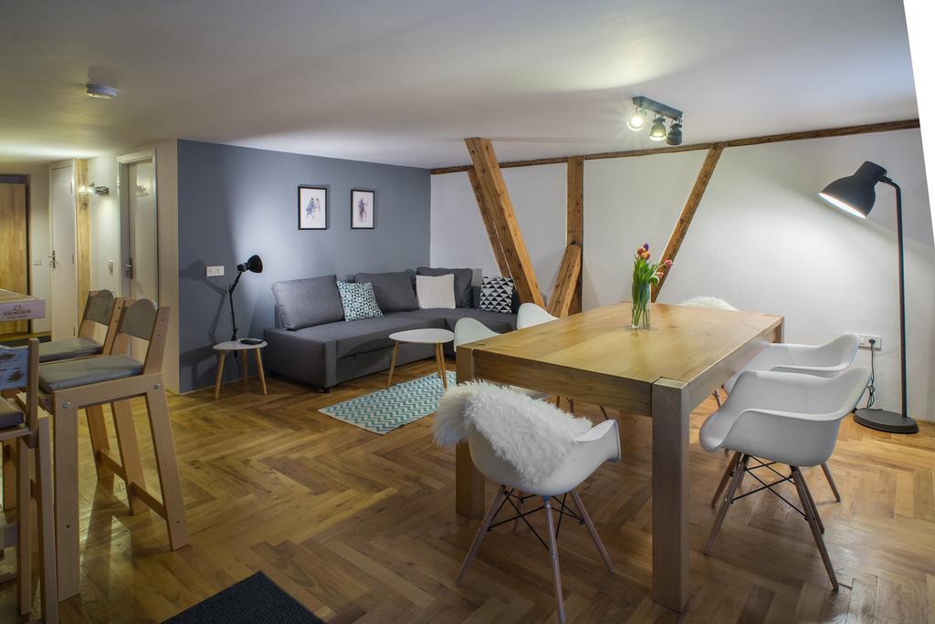 Hotel Drachenhaus à Braşov Extérieur photo
