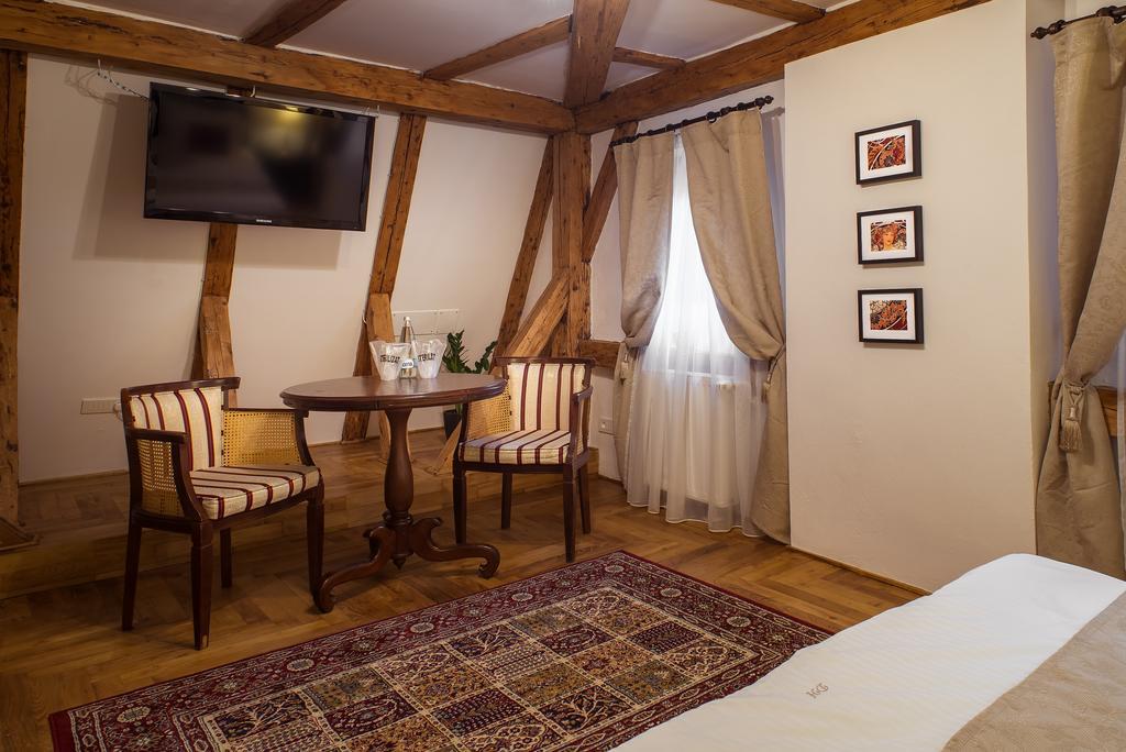 Hotel Drachenhaus à Braşov Extérieur photo