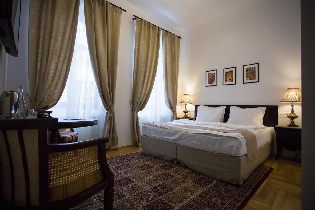 Hotel Drachenhaus à Braşov Extérieur photo
