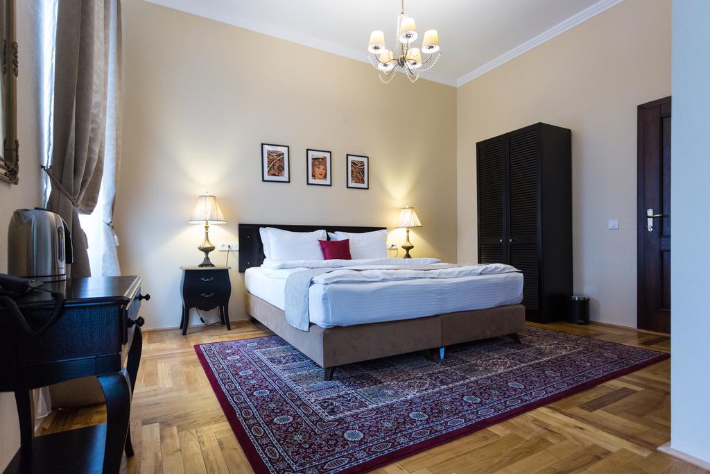 Hotel Drachenhaus à Braşov Extérieur photo