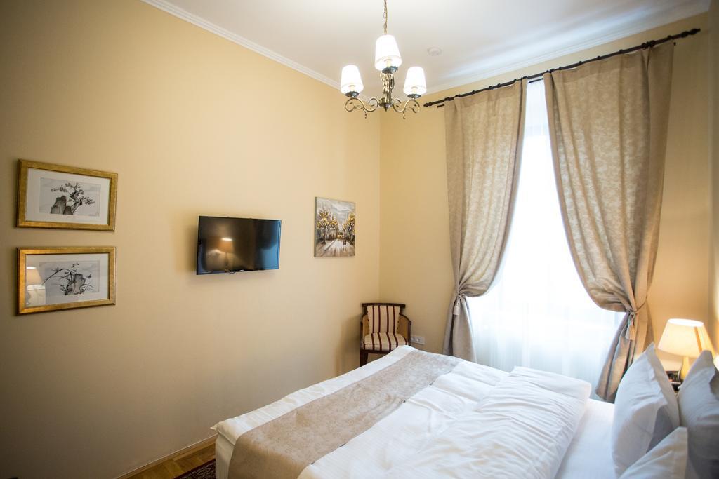 Hotel Drachenhaus à Braşov Extérieur photo
