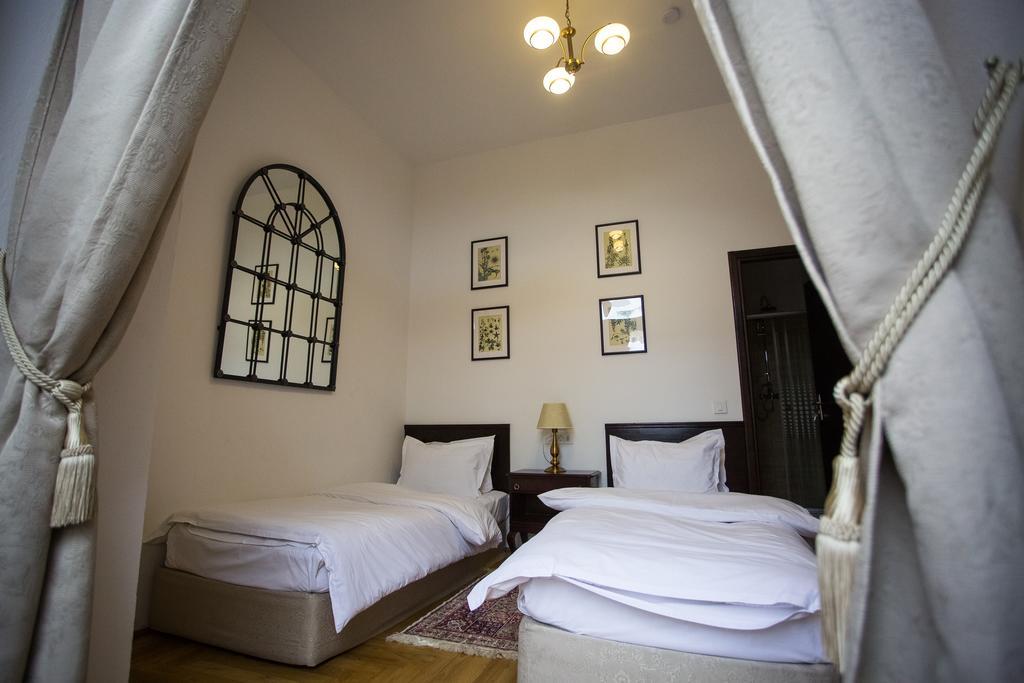 Hotel Drachenhaus à Braşov Extérieur photo