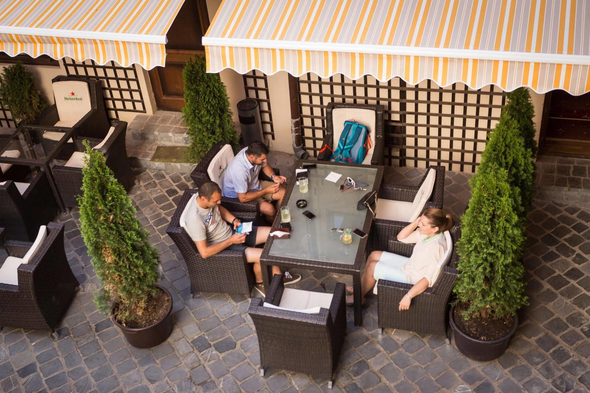 Hotel Drachenhaus à Braşov Extérieur photo