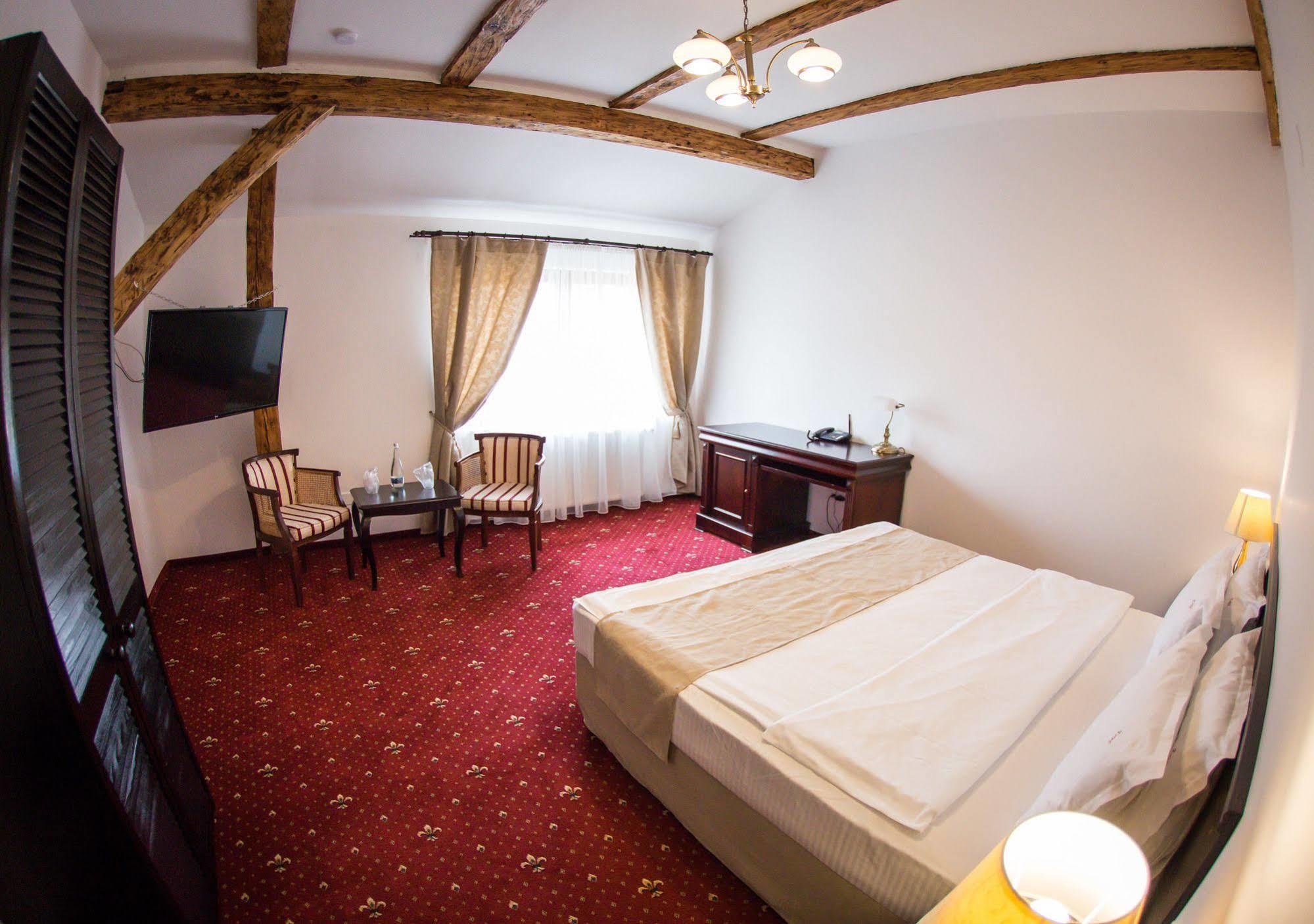 Hotel Drachenhaus à Braşov Extérieur photo