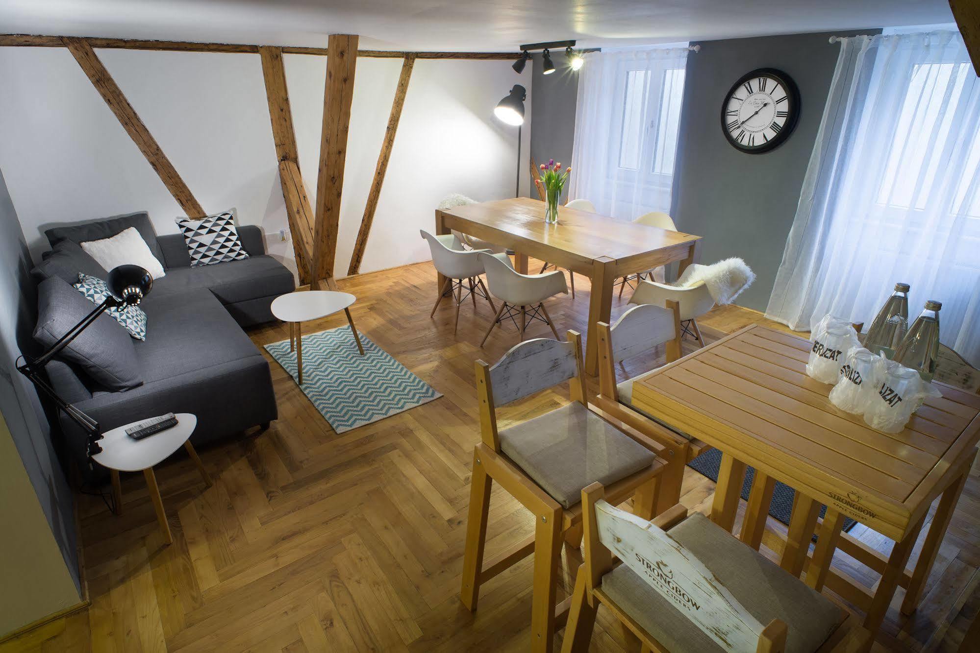 Hotel Drachenhaus à Braşov Extérieur photo