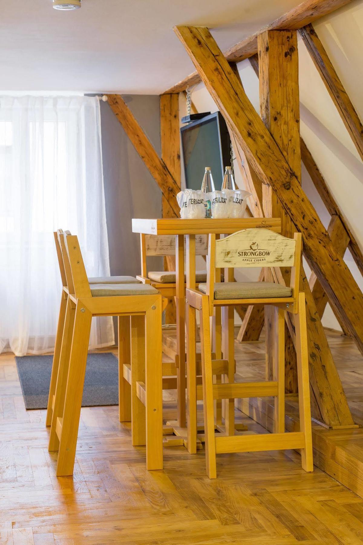 Hotel Drachenhaus à Braşov Extérieur photo