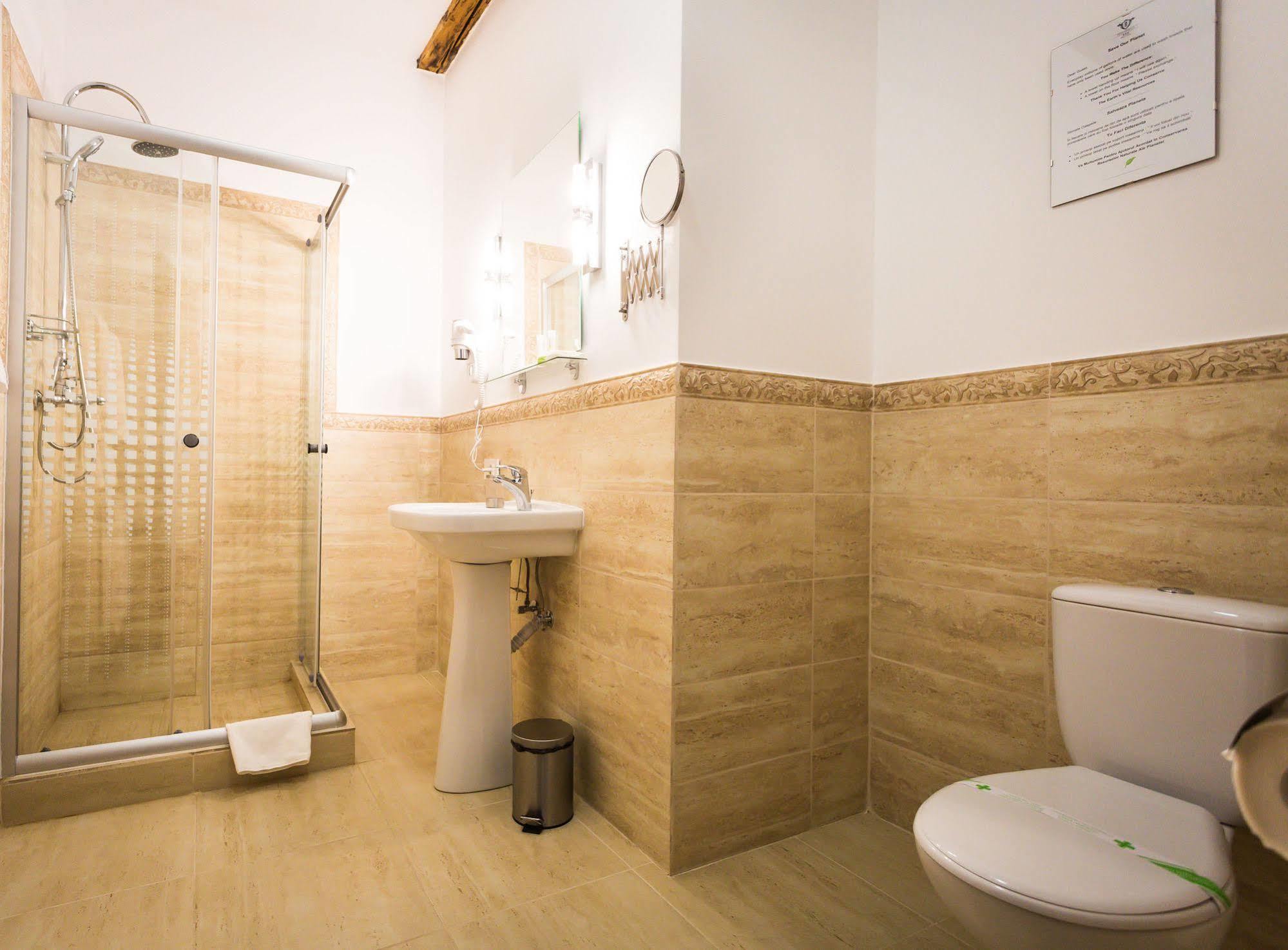 Hotel Drachenhaus à Braşov Extérieur photo