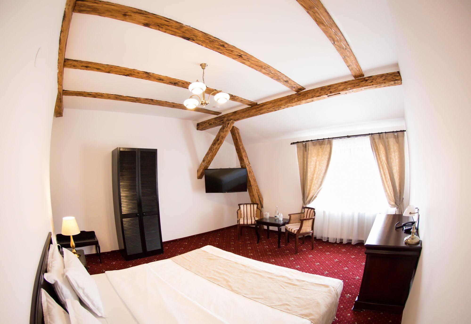 Hotel Drachenhaus à Braşov Extérieur photo