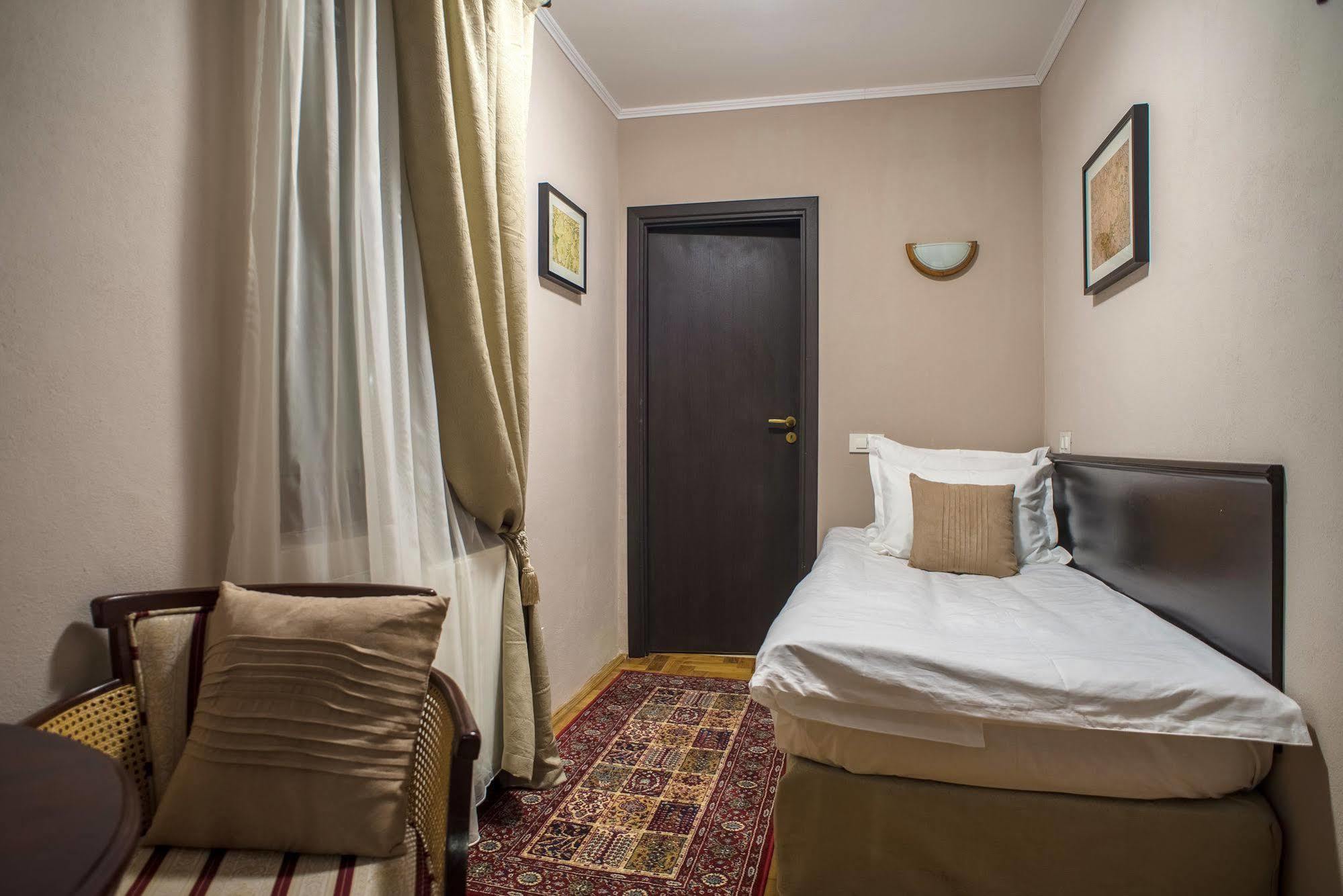 Hotel Drachenhaus à Braşov Extérieur photo