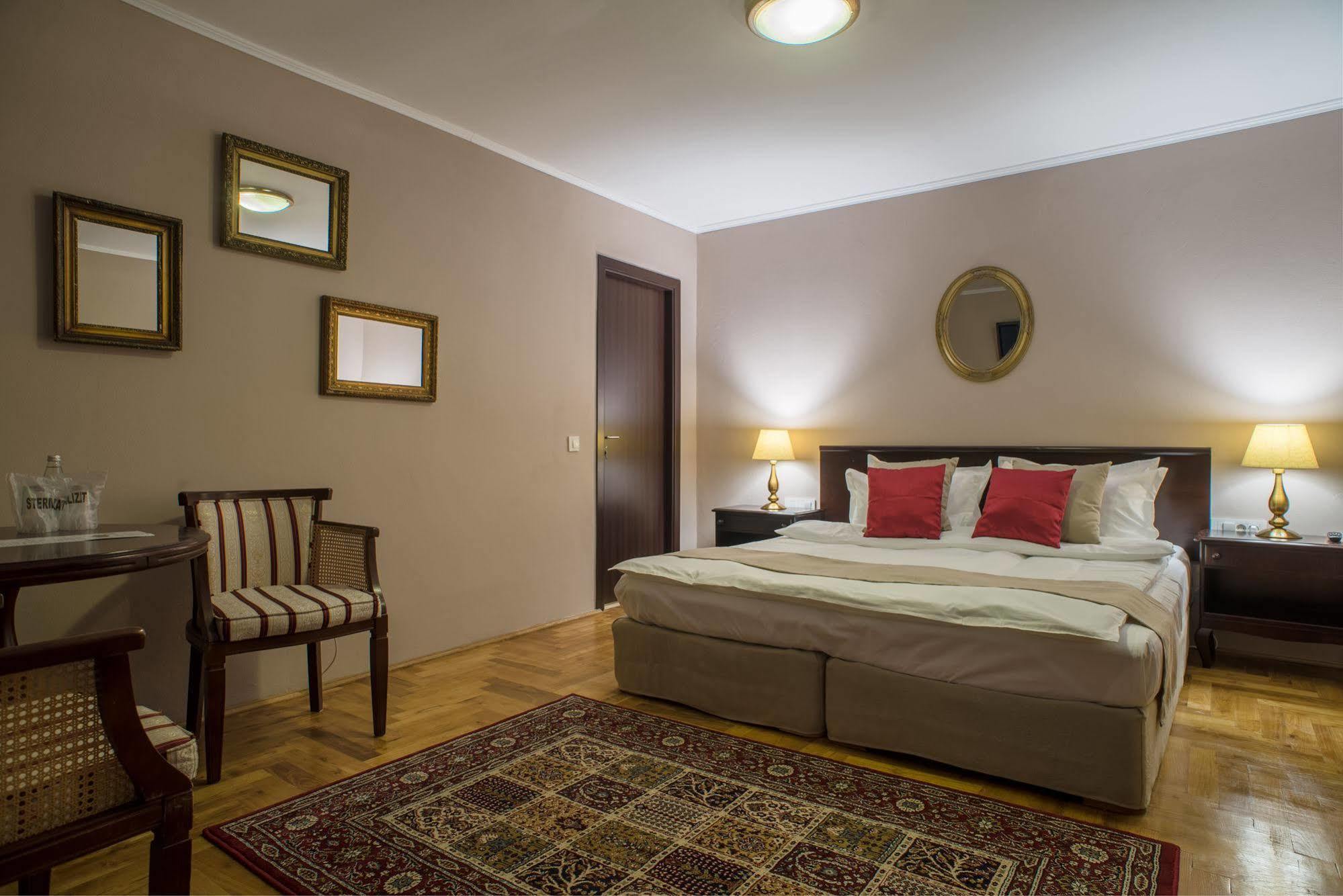 Hotel Drachenhaus à Braşov Extérieur photo