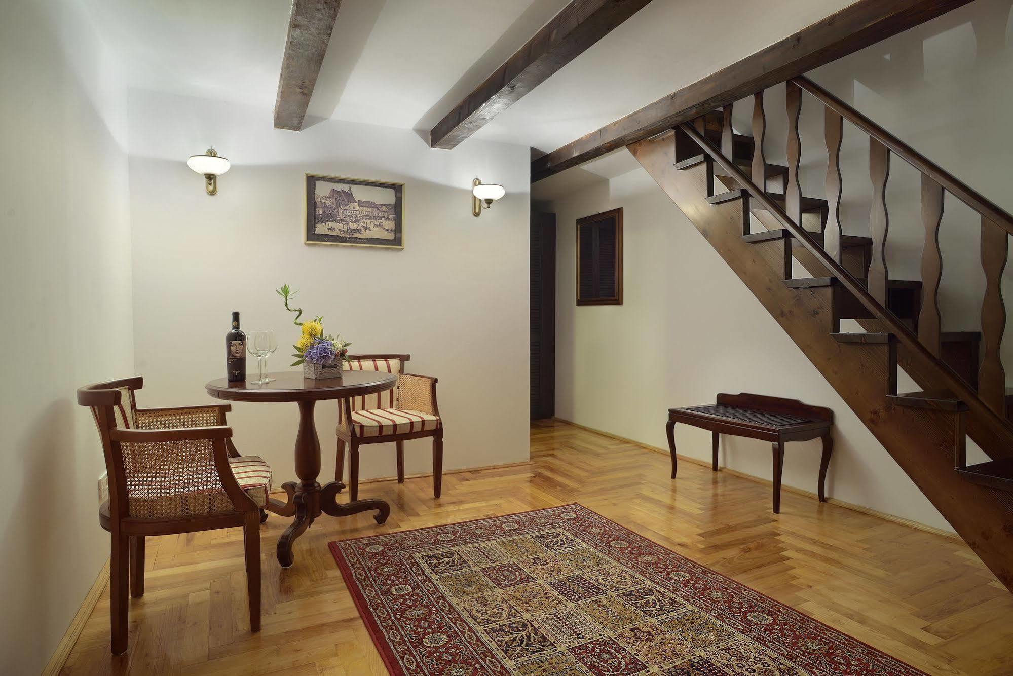 Hotel Drachenhaus à Braşov Extérieur photo
