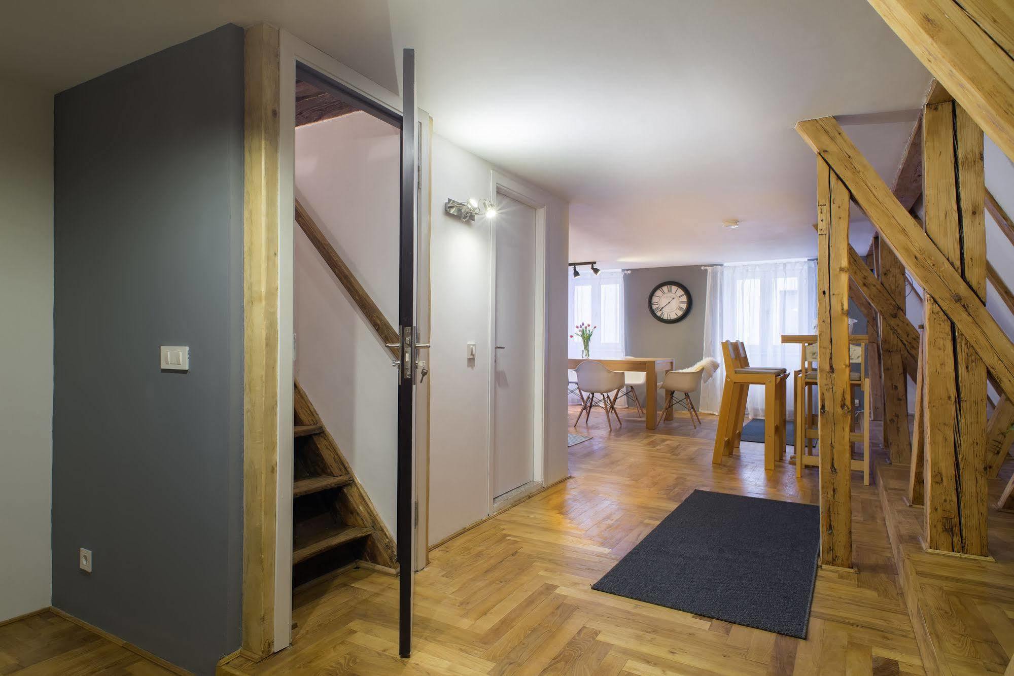 Hotel Drachenhaus à Braşov Extérieur photo
