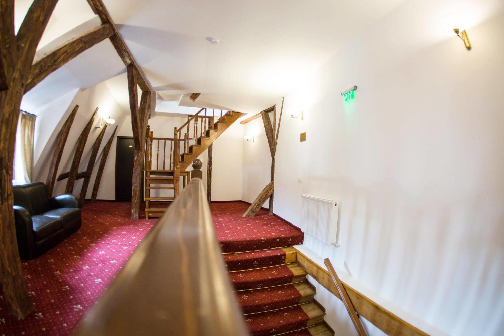 Hotel Drachenhaus à Braşov Extérieur photo