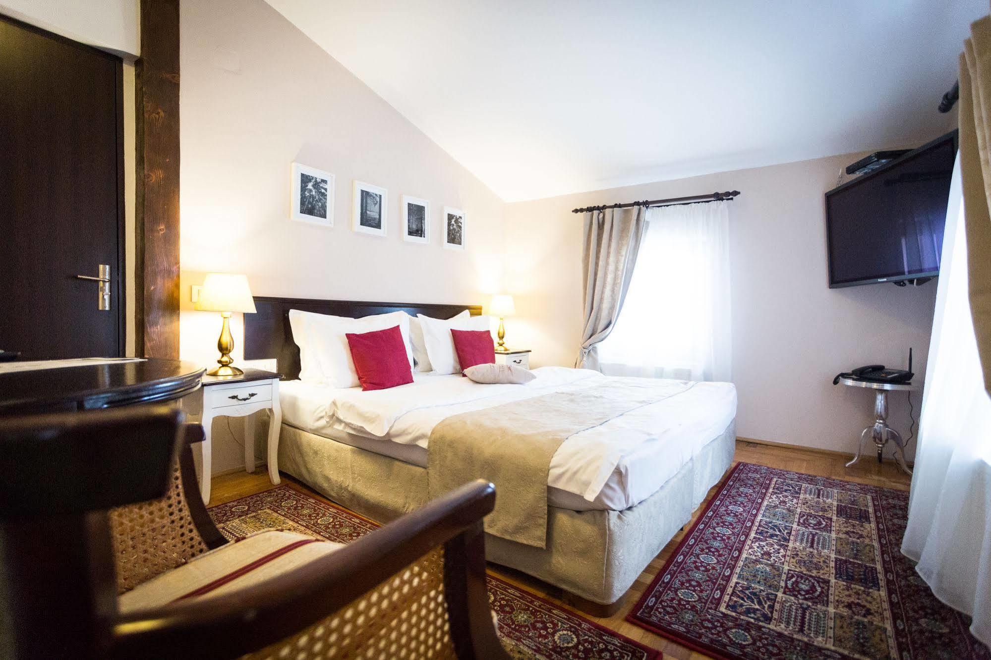 Hotel Drachenhaus à Braşov Extérieur photo