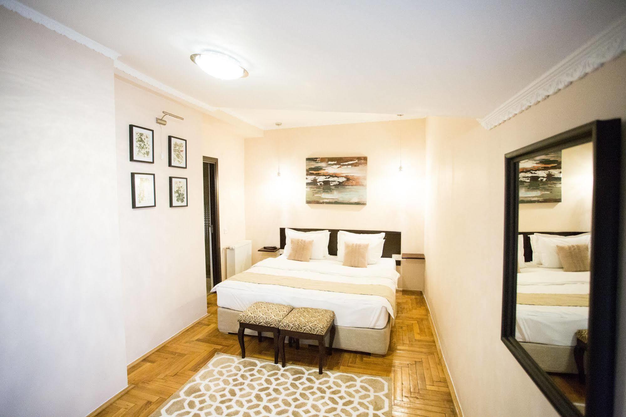 Hotel Drachenhaus à Braşov Extérieur photo