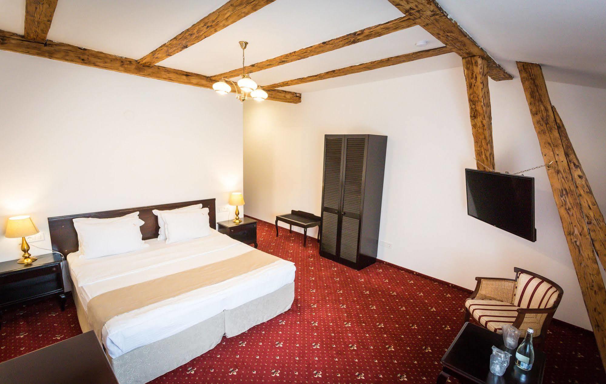 Hotel Drachenhaus à Braşov Extérieur photo
