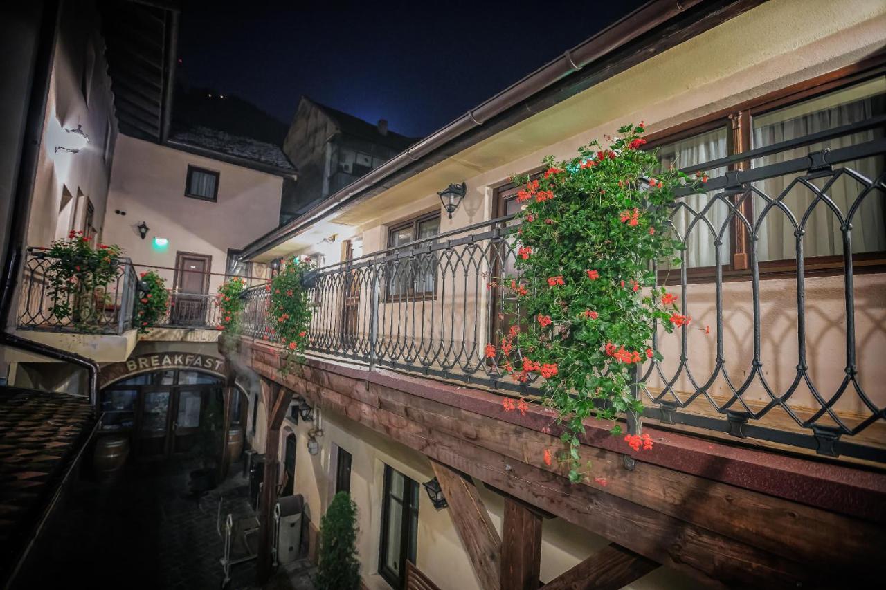 Hotel Drachenhaus à Braşov Extérieur photo
