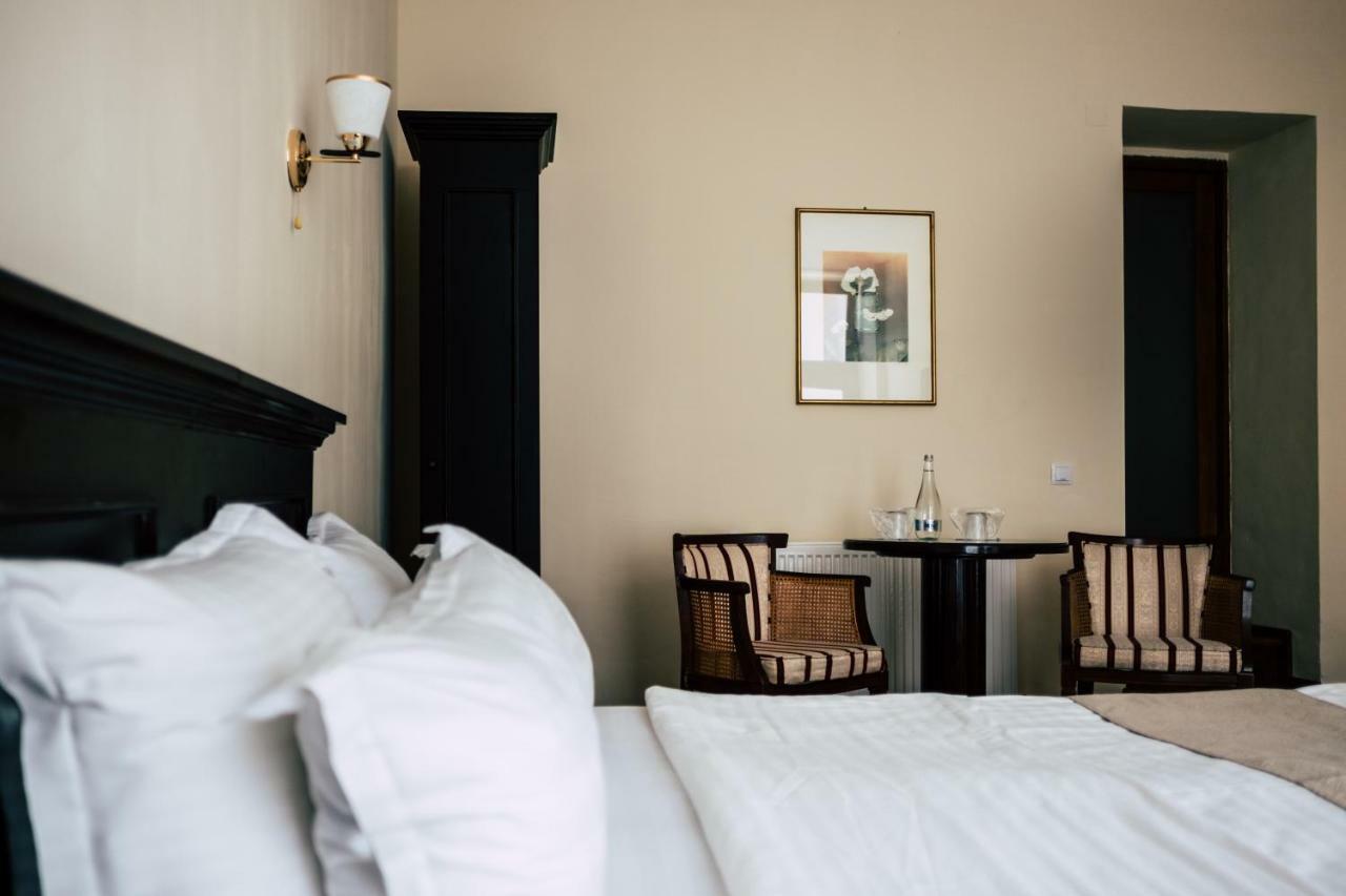 Hotel Drachenhaus à Braşov Extérieur photo