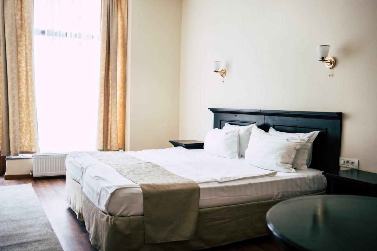 Hotel Drachenhaus à Braşov Extérieur photo