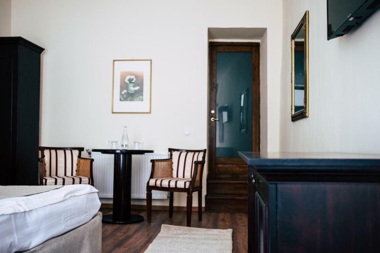 Hotel Drachenhaus à Braşov Extérieur photo